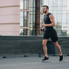 Bieganie a masa mięśniowa: Mit obalony? Zbuduj siłę i wytrzymałość!