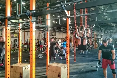 Wrocław CrossFit: Gdzie zacząć? Boxy, ceny, porady dla początkujących