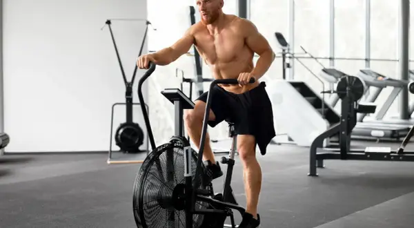 Cardio na redukcji: Ile razy w tyg. ćwiczyć, by spalić tłuszcz?