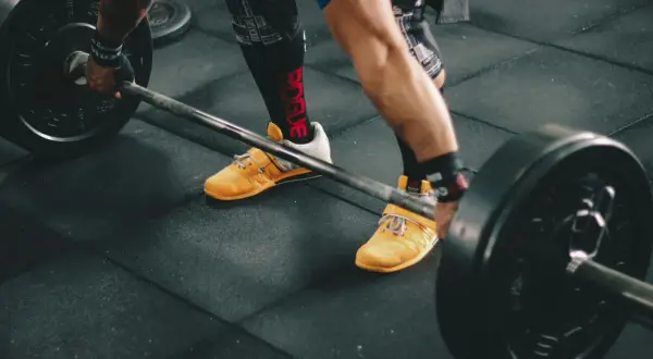 CrossFit a odchudzanie: Czy to klucz do Twojej wymarzonej sylwetki?