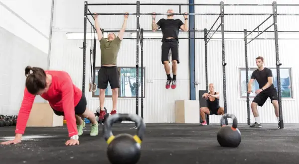 CrossFit: Czy warto? Pełna prawda o treningu, kosztach i efektach