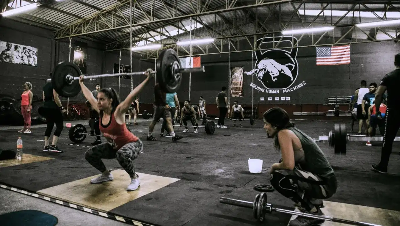 CrossFit od podstaw - jak wygląda trening i dla kogo jest?