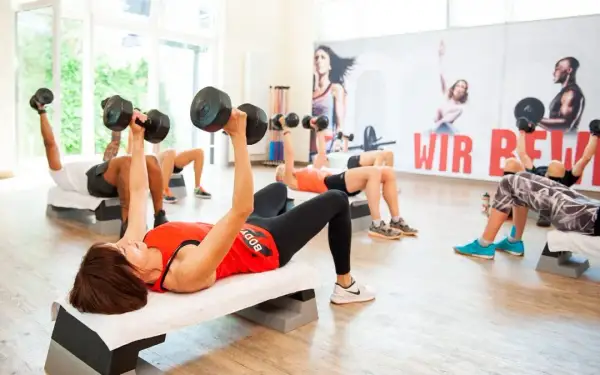 Trening obwodowy: Zbuduj siłę i spal tłuszcz w 30 min!